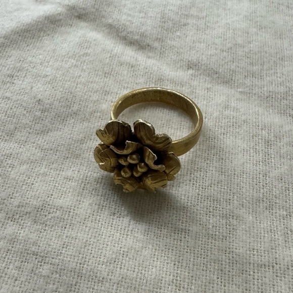 Jewelry - Gold Vintage Flower Ring
